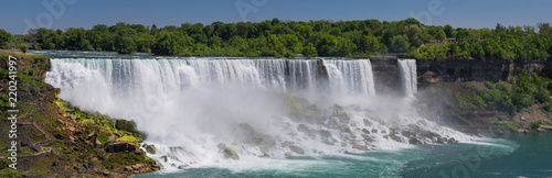 фотографія Left section of Niagara Falls from Canadian side closeup of waterfall mist