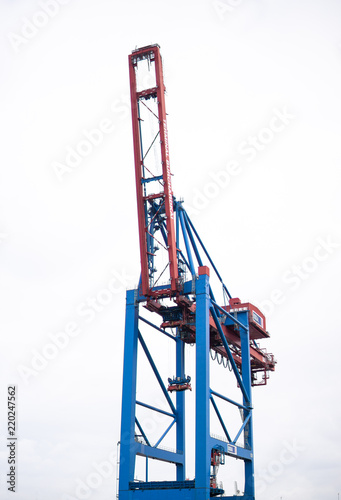 Standing alone harbour crane