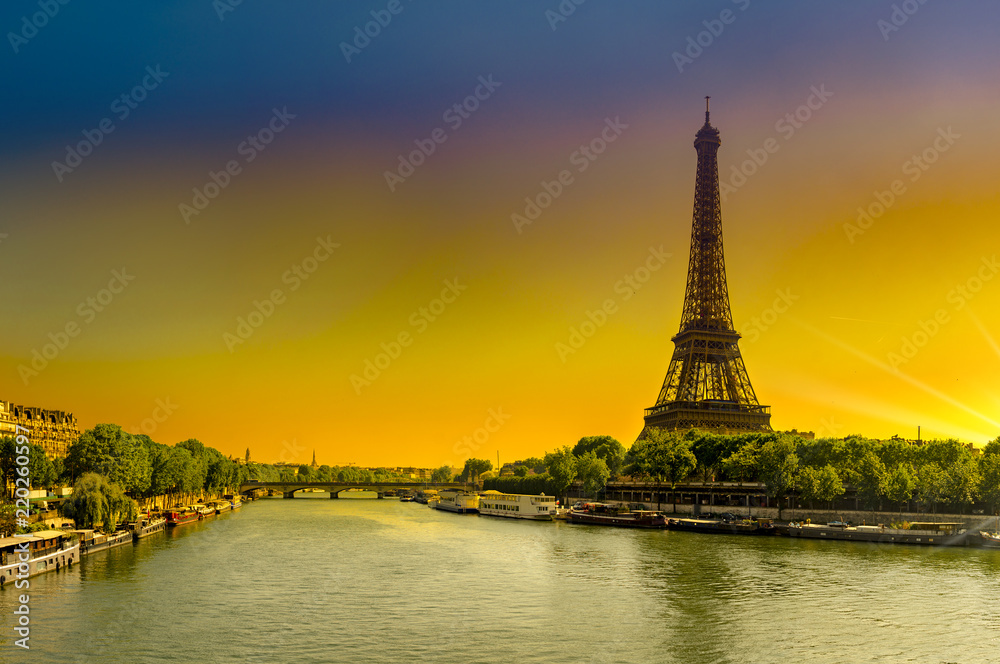 Fototapeta premium Sunset Eiffel tower and Seine river, view form Bir Hakeim bridge at sunrise