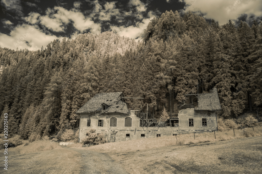 Verfallenes Haus in Südtirol