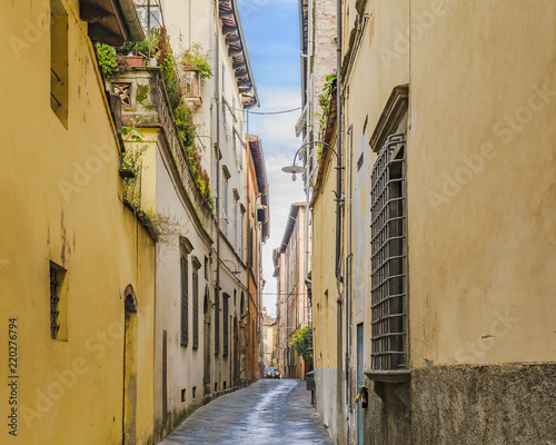 Fototapeta Naklejka Na Ścianę i Meble -  Lucca Historic Center Street, Italy
