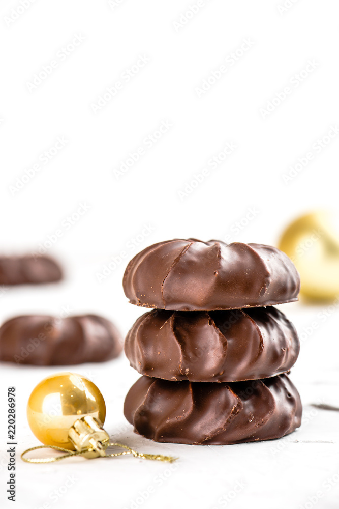 Obraz premium Three dark chocolate-coated zefir top view isolated on white background airy with christmas ornaments