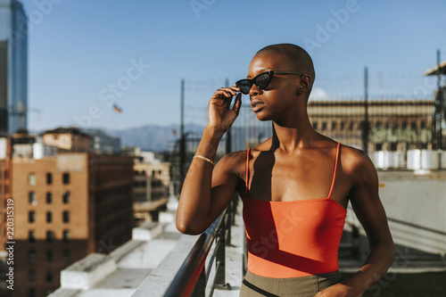 Slika na platnu Skinhead girl at a LA rooftop