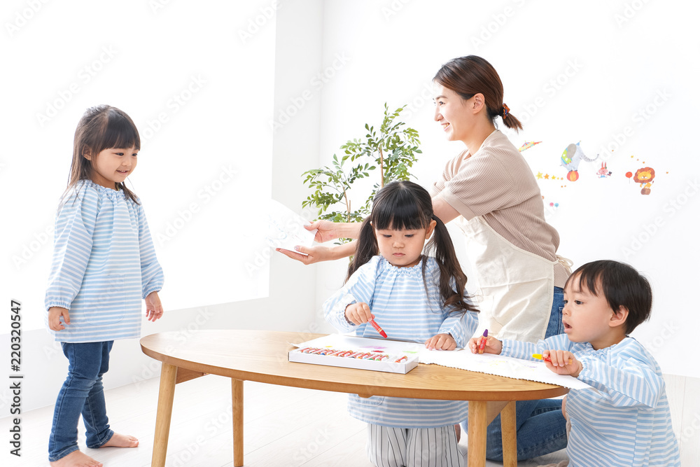 保育士と園児 保育士と園児