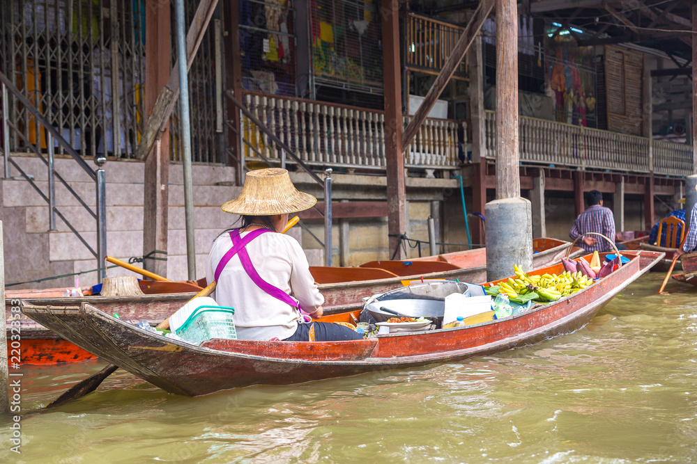 Fototapeta premium Floating market in Thailand