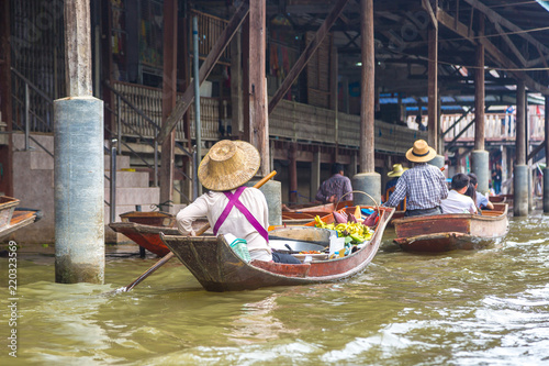 Floating market in Thailand © Sergii Figurnyi