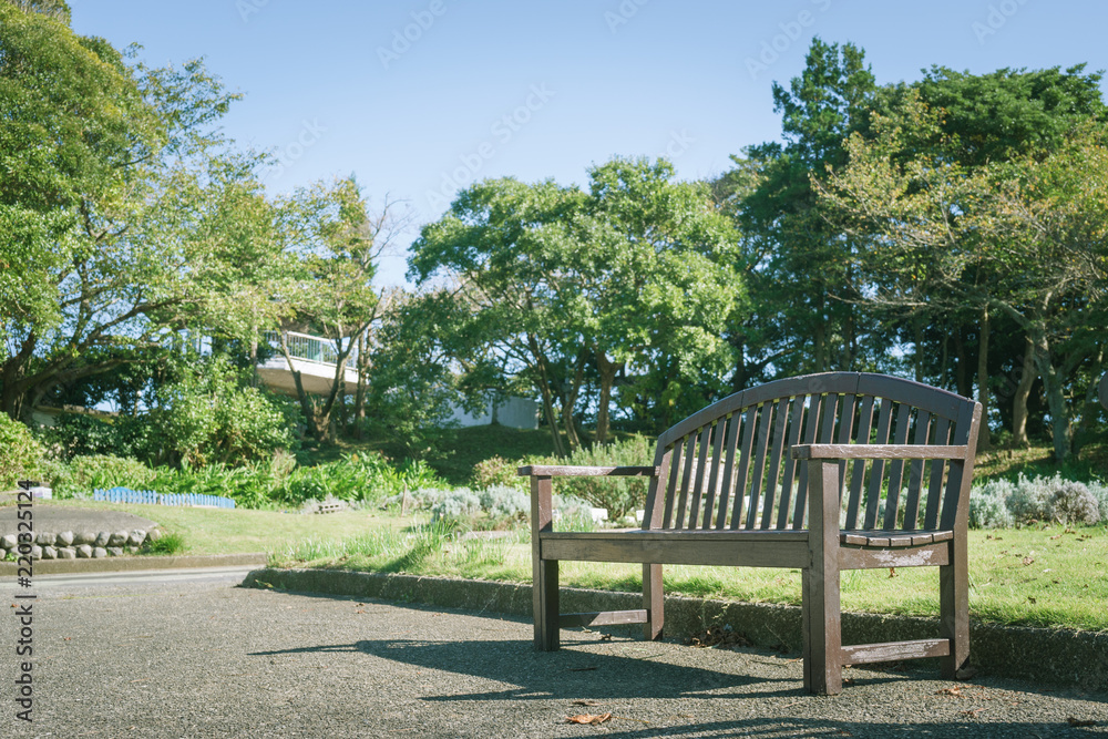 ベンチのある風景　日本平の庭園