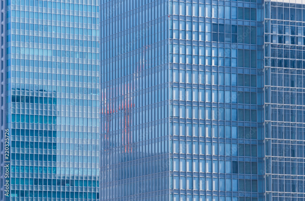 東京・高層ビル群　クローズアップ 窓