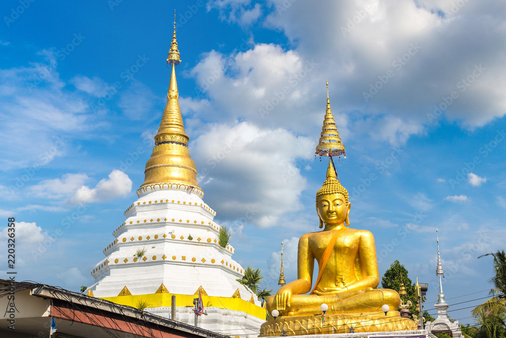 Fototapeta premium Buddhists temple in Chiang Mai