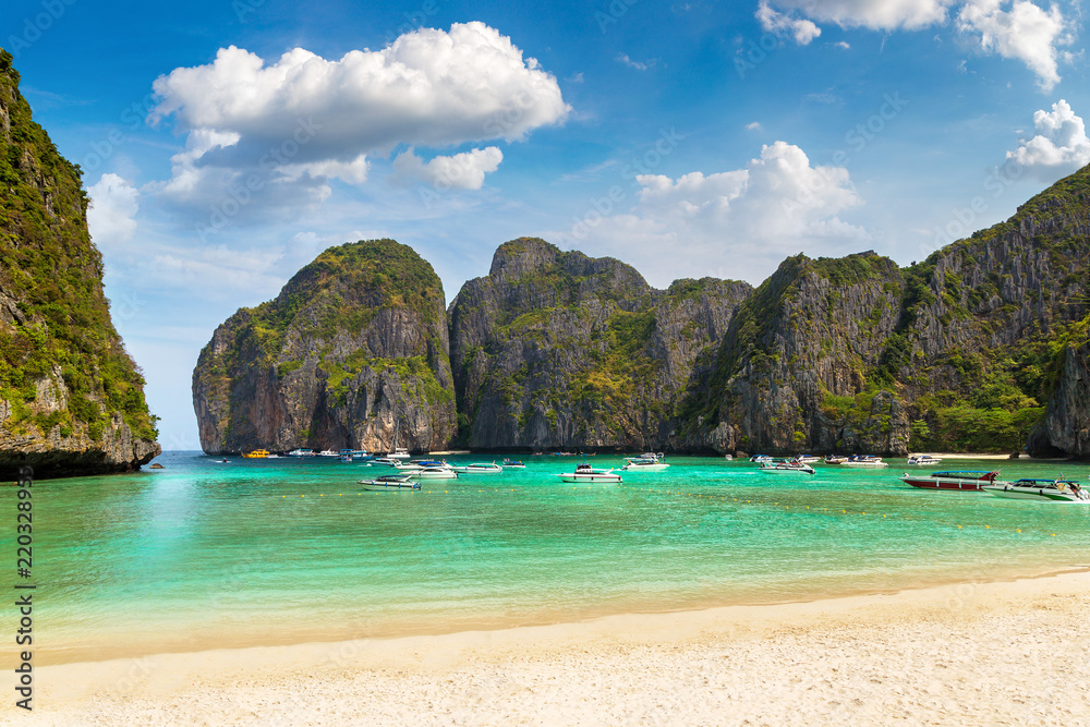 Obraz premium Maya bay on Phi Phi Leh island