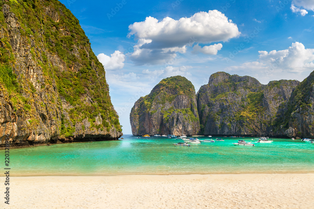 Obraz premium Maya bay on Phi Phi Leh island