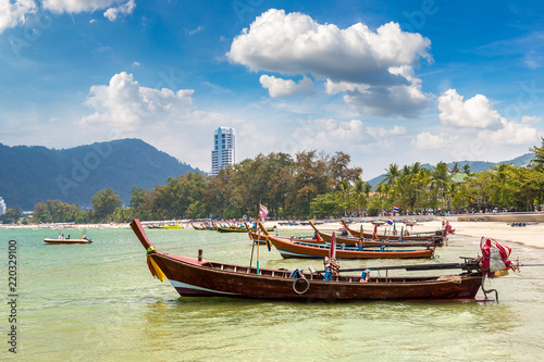 Patong beach on Phuket © Sergii Figurnyi