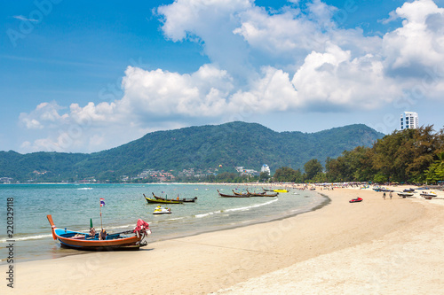 Patong beach on Phuket © Sergii Figurnyi
