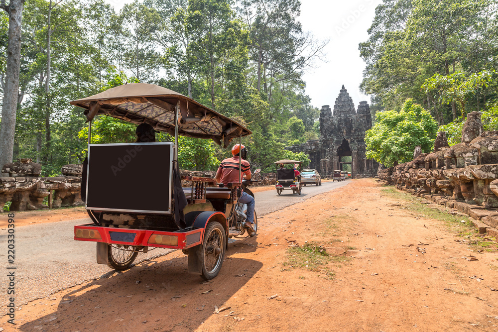 Fototapeta premium Tuk Tuk w Angkor w Kambodży