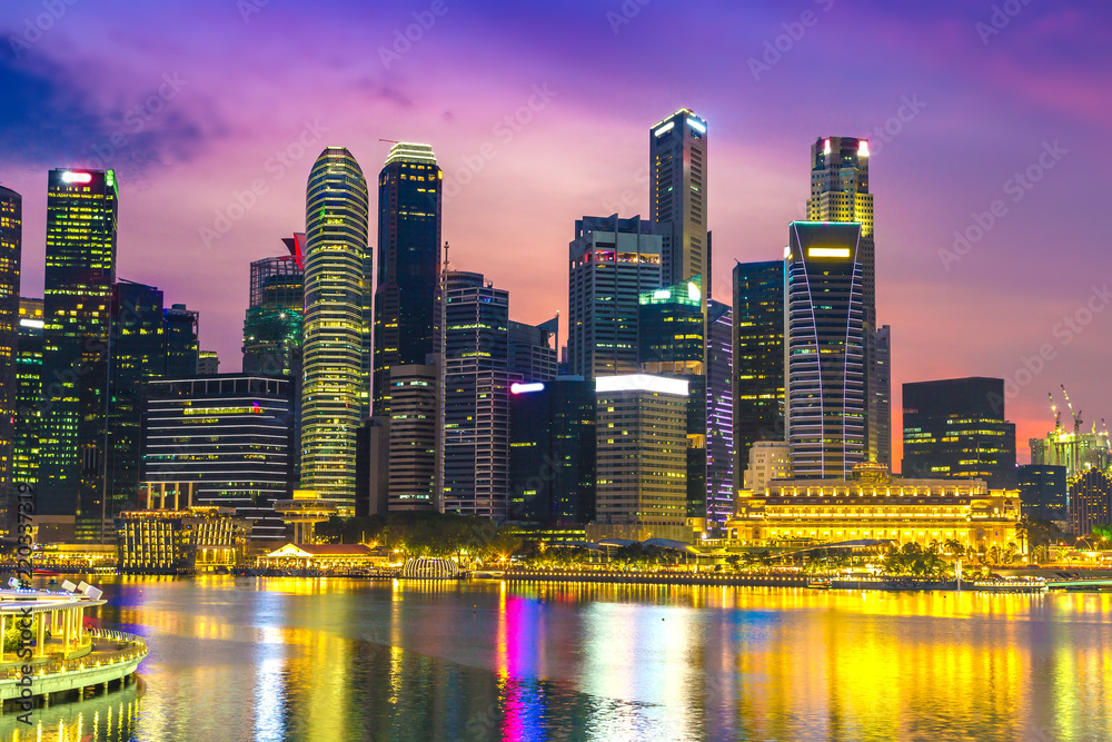 Naklejka premium Singapur nocą