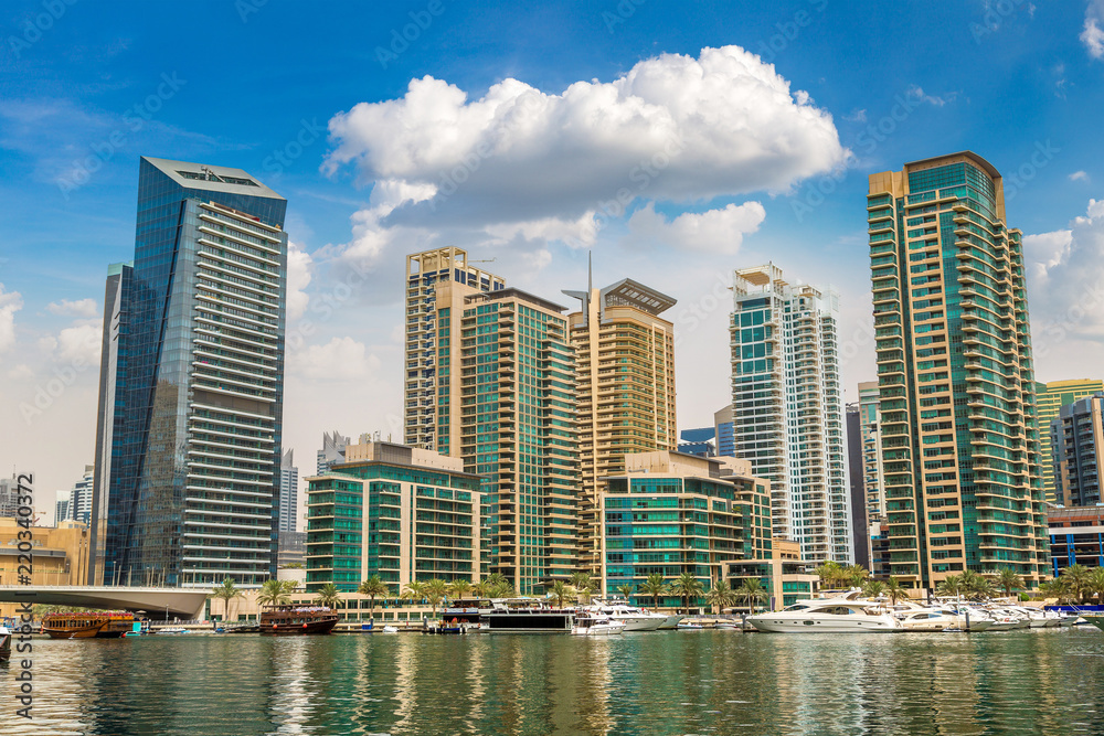 Fototapeta premium Dubai Marina in a summer day