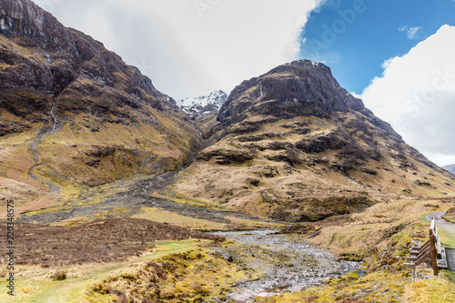 Fototapeta Naklejka Na Ścianę i Meble -  Hiking trail in the mountains of Scottish Highlands