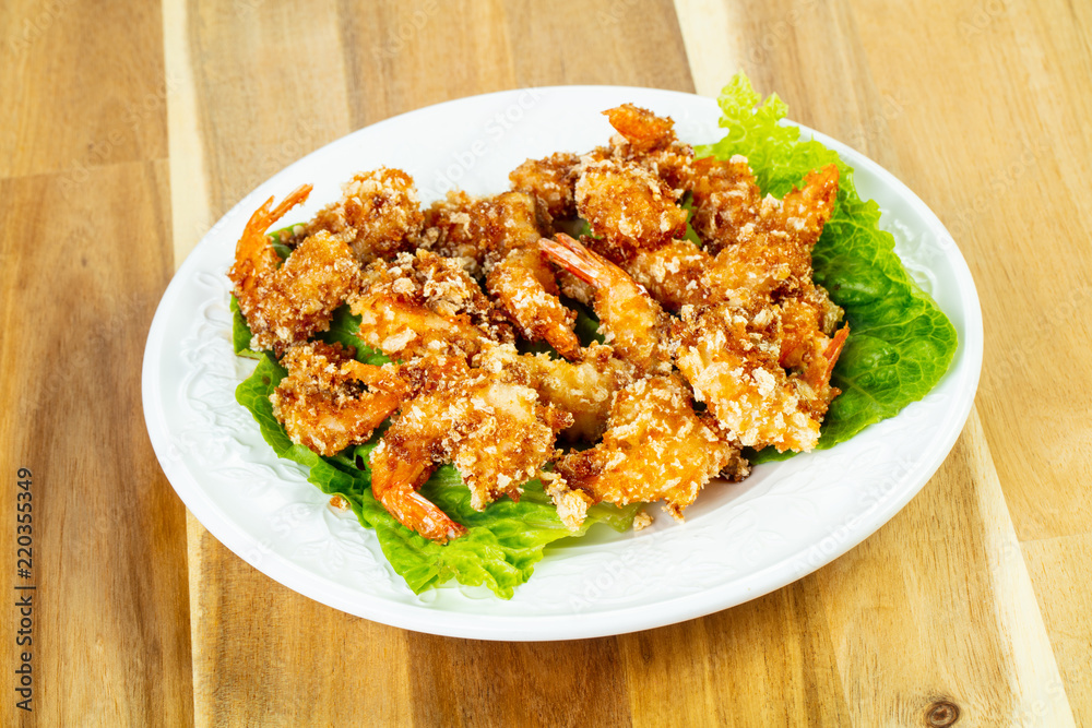 Batter shrimps with salad Batter shrimps with salad