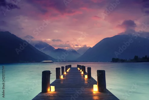 Obraz Romans na górskim jeziorze