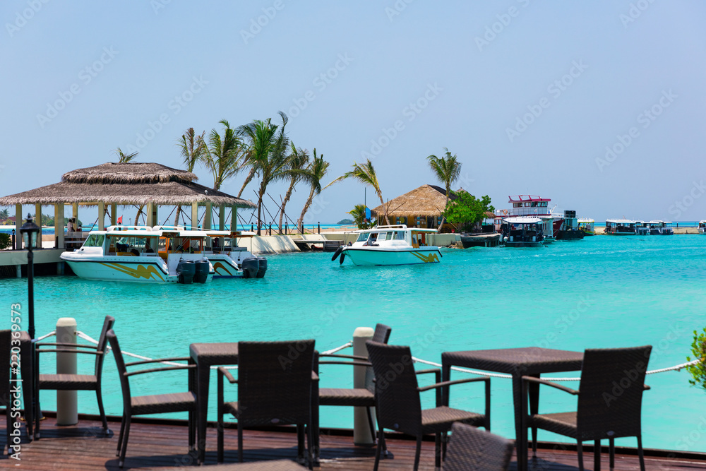 Obraz premium Small harbour and restaurant in the Maldives