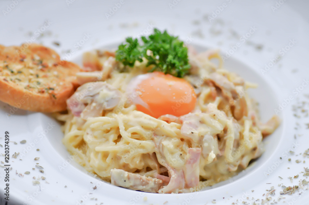 spaghetti with ham and mushroom or spaghetti carbonara spaghetti with ham and mushroom or spaghetti carbonara