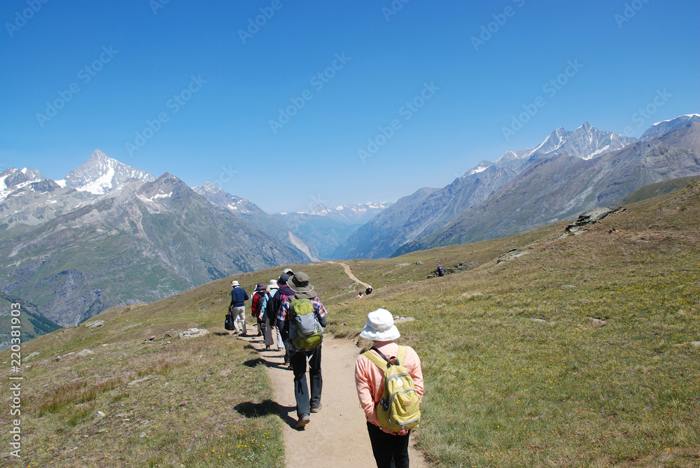 a hiking trail course to Jungfraubahn / ユングフラウへつづくトレッキングコース ＠スイス	