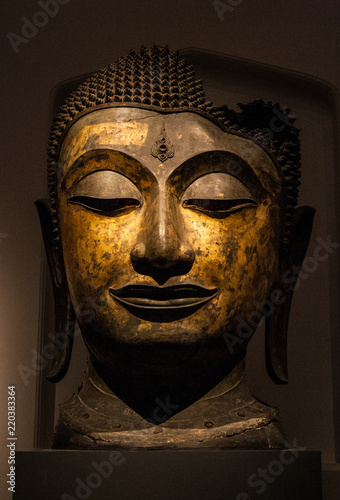 golden buddha head
