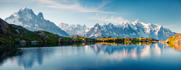Poster Bergen Zomerpanorama Lac Blanc met Mont Blanc  © Andrew Mayovskyy
