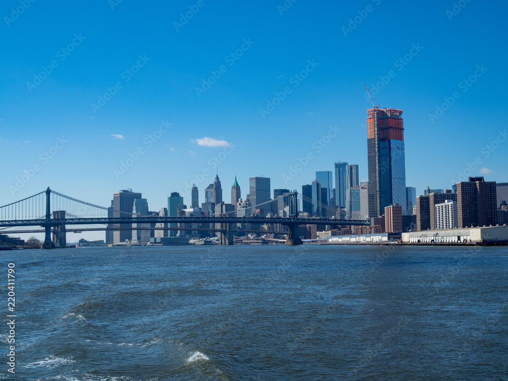 Fototapeta premium Manhattan Bridge z krążownika w Nowym Jorku