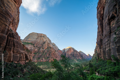 Couples epic summit to Angels Landing - Zion National Park © ryan