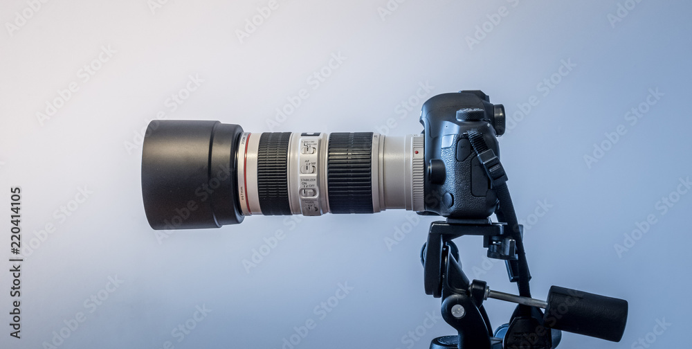 Profi Kamera mit Teleobjektiv, Paparazzo Stock Photo | Adobe Stock