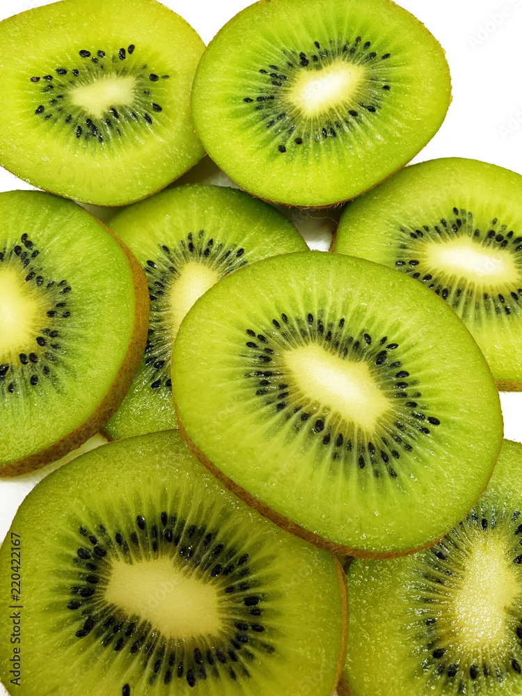 Fototapeta premium Kiwi Frucht freigestellt auf weißem Hintergrund