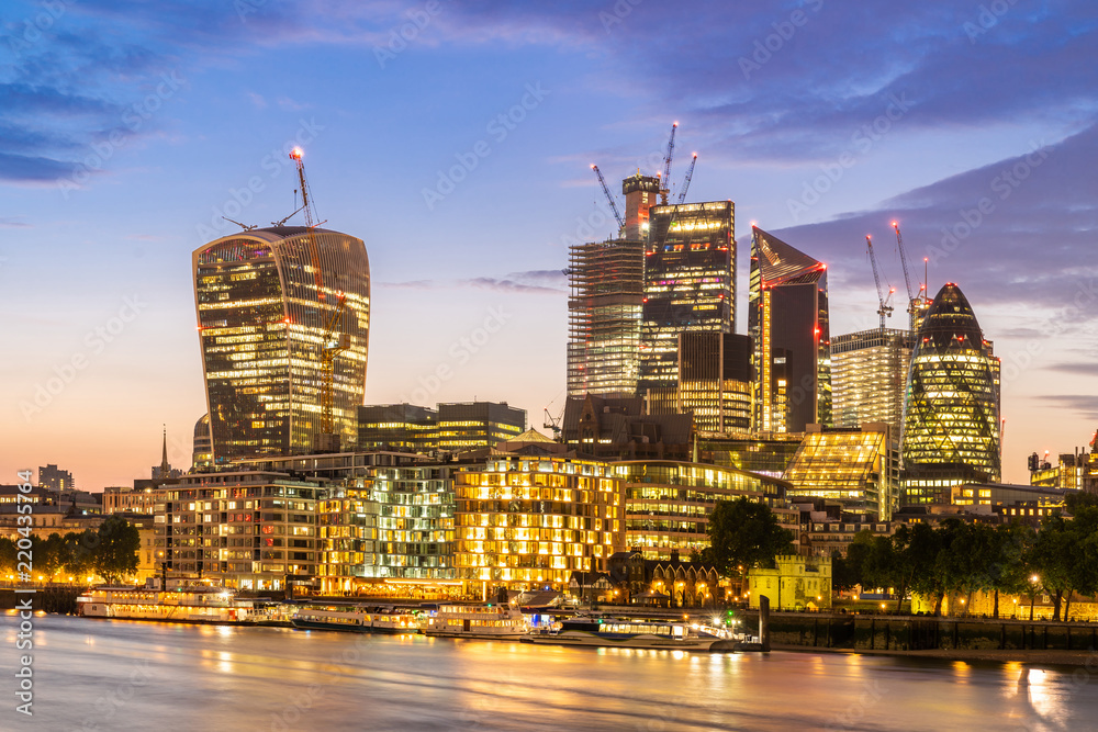 Fototapeta premium London downtown with River Thames sunset