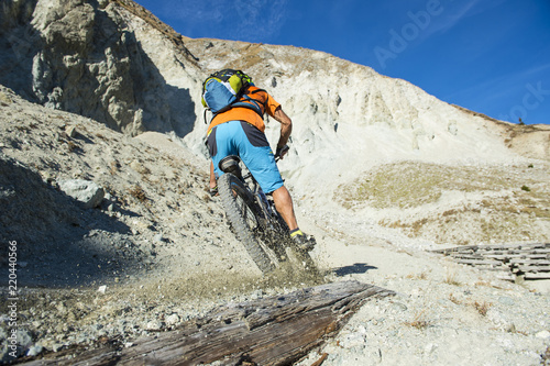 mountainbike downhill powaer action