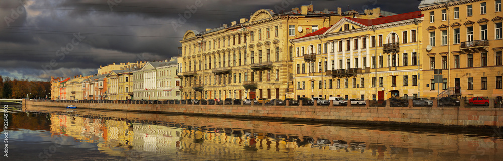 Obraz premium Fontanka river embankment in St. Petersburg