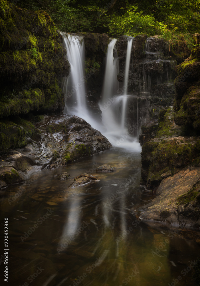 The gully at Sgwd y Pannwr, a popular spot for a rest and picnic for the trekkers who visit Waterfall Country in South Wales, UK
 - obrazy, fototapety, plakaty 