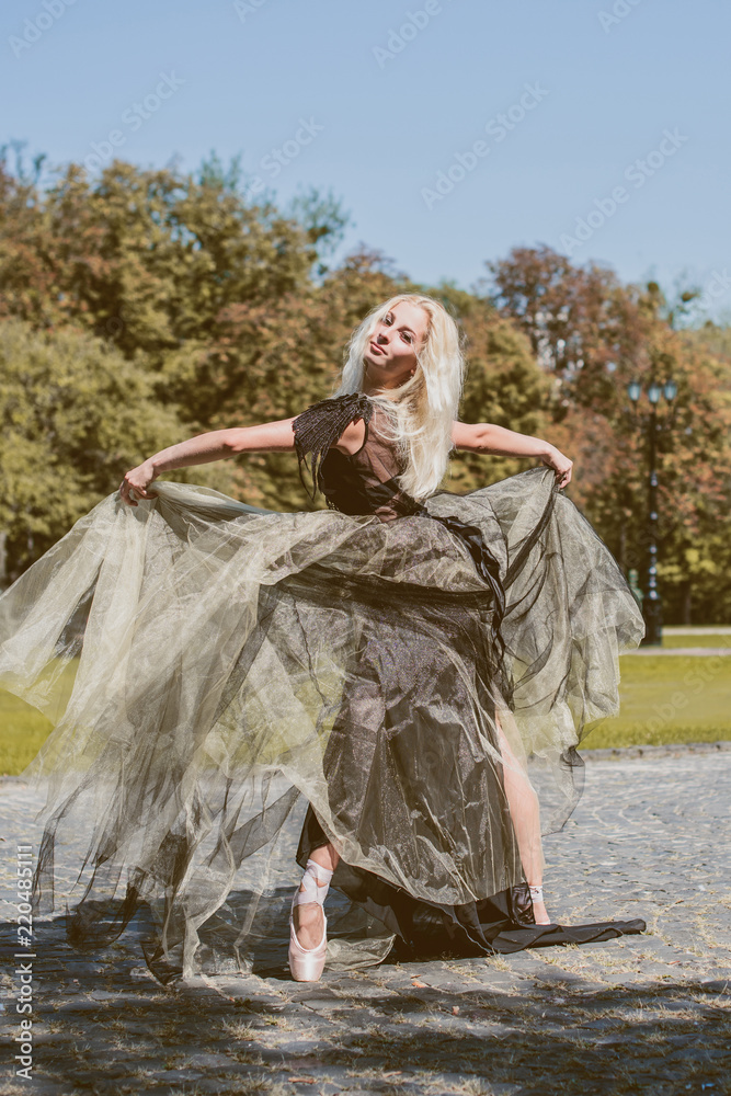 Halloween concept, lady in witch costume, Portrait of a woman in vintage gothic dress, celebration autumn party. Attractive modern witch Fairy Tales. Halloween Halloween concept, lady in witch costume, Portrait of a woman in vintage gothic dress, celebration autumn party. Attractive modern witch Fairy Tales. Halloween