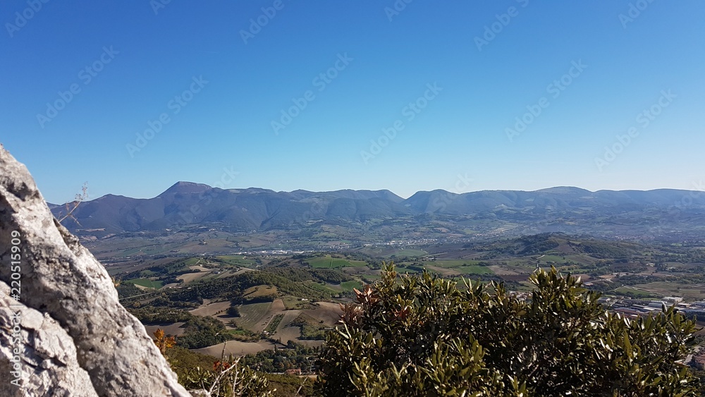 Vista panoramica Monte Corsegno , San cataldo, foresta naturale, Esanatoglia,Italy	