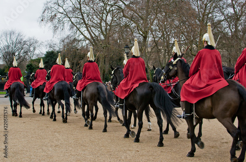 Obraz na płótnie Horseguards ride toward Buckingham Palace for the changing of the guard w salonie