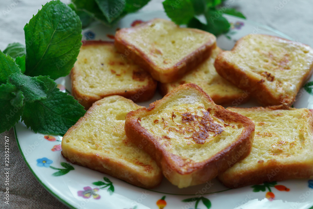 Toast with toast bread, fried for breakfast. Toast with toast bread, fried for breakfast.