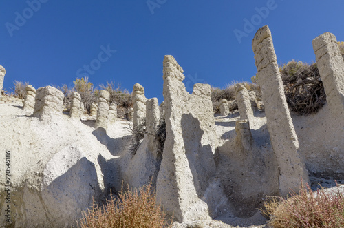 Schilderij op canvas Stone Columns at the eastern shore of Lake Crowley Mono county, California