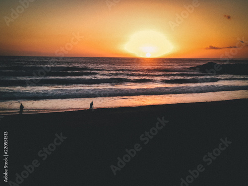 atarceder en la costa en el mar española photo