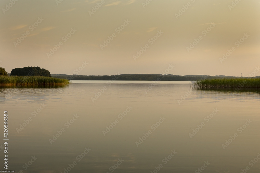 Widok na jezioro w Polsce, Mazury