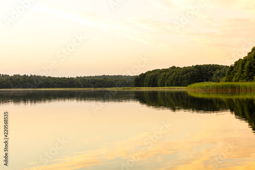 Fototapeta Naklejka Na Ścianę i Meble -  Widok na jezioro w Polsce, Mazury