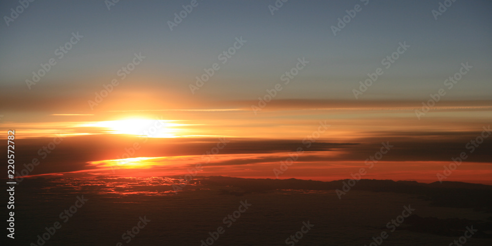 Sonnenaufgang über den Wolken Sonnenaufgang über den Wolken