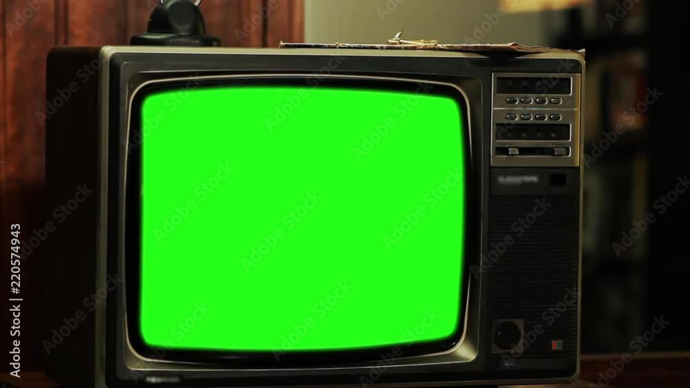 Vidéo Stock Vintage Television Green Screen. Contrasted Tone. Zoom Out