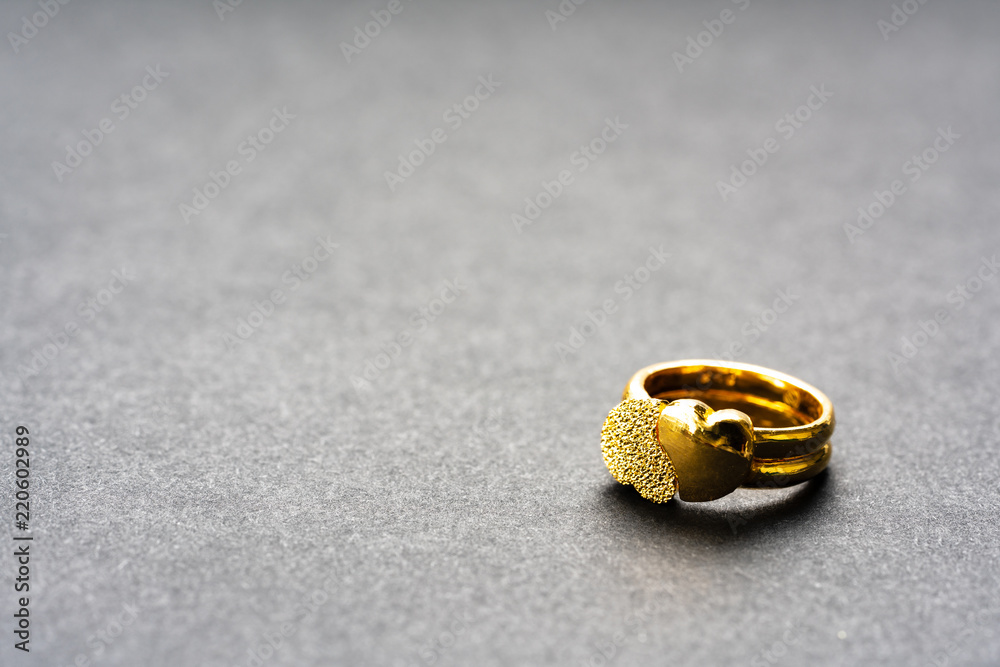 The jewels in the picture are so beautiful. This jewelry is so expensive and valuable that this is usually exchanged each other as a declarations of undying love. The jewels in the picture are so beautiful. This jewelry is so expensive and valuable that this is usually exchanged each other as a declarations of undying love.
