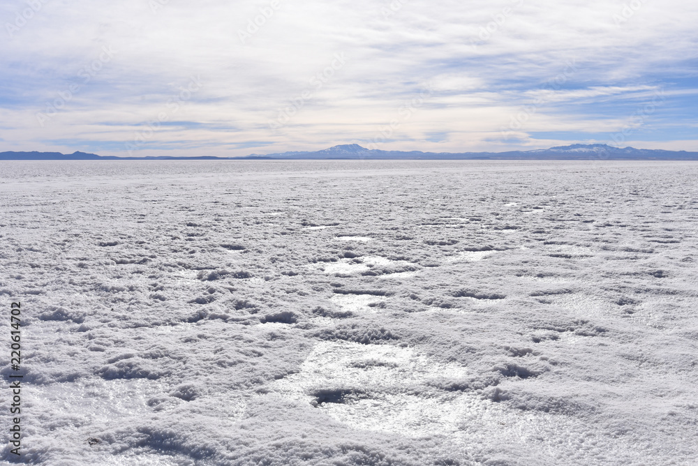 The Salar de Uyuni, the worlds largest salt flats. Uyuni, Potosi department, Bolivia, South America