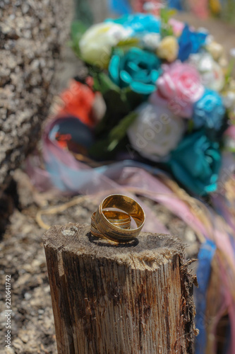 on the tree, rings and bouquet