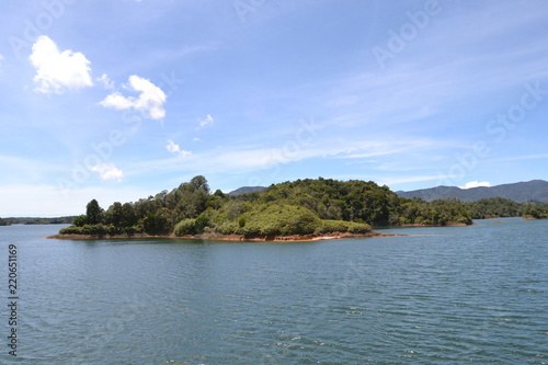 mara lago represa agua isla cielo nubes montaña paisaje naturaleza mar turismo mara lake dam water island sky clouds mountain landscape nature sea tourism